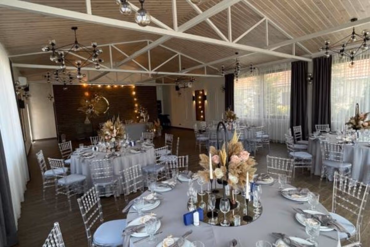 Veles Hotel & Restaurant — Фонтанка